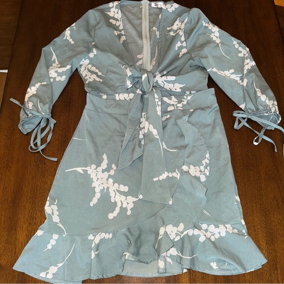 CUPSHE Tie Front 3/4 Ballon Sleeves Ruffle Mini Dress Sage Green Size XL - Picture 1 of 5